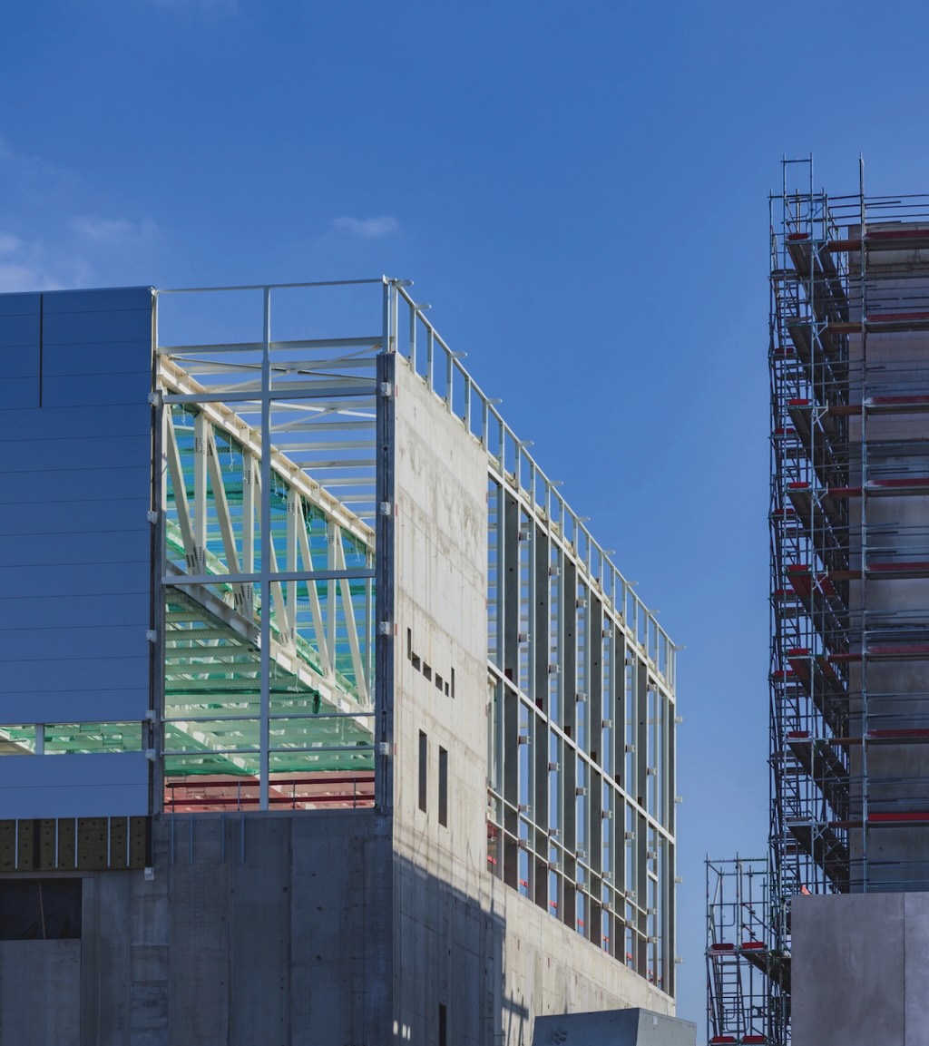 Verspiegelte Fassade eines Gebäudes